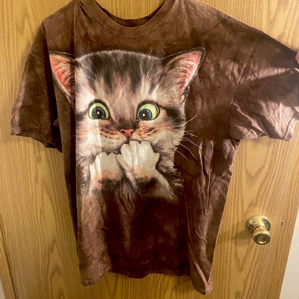 The mountain 2x cat design brown short sleeve shirt